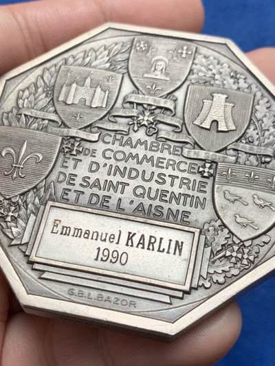 《竞宝斋》第437场 周日，周一2场连拍 （全场包邮） 法国埃纳省圣康坦工商会镀银大铜章，直径62.8mm，重约136.9g，边铭：1980 丰饶角BRONZE，正面刻画代表工农商的三位人物，少见。