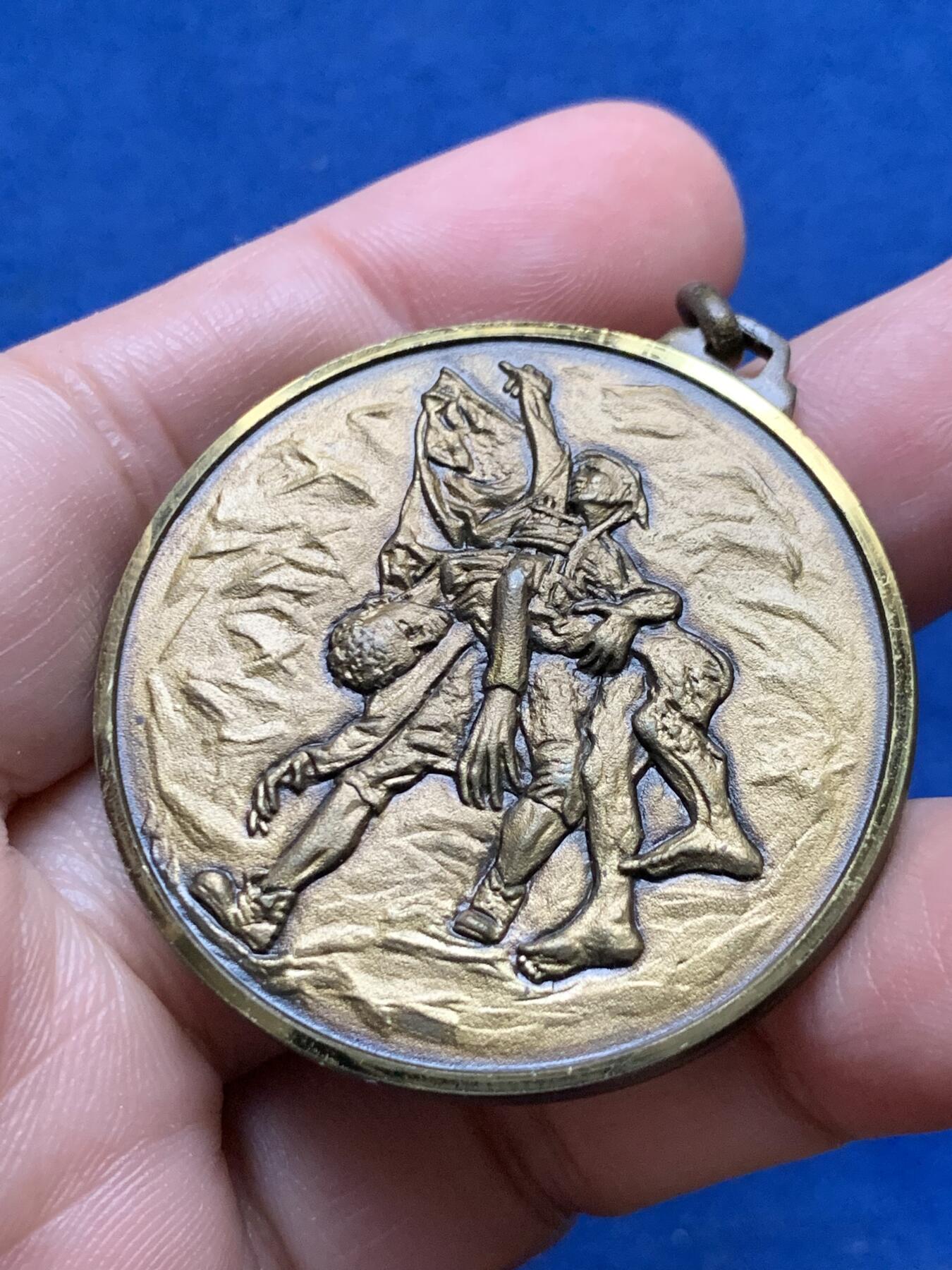 《竞宝斋》第437场 周日，周一2场连拍 （全场包邮） 意大利抵抗运动志愿者协会--第15届抵抗运动行军纪念章 27.1克 42.2mm