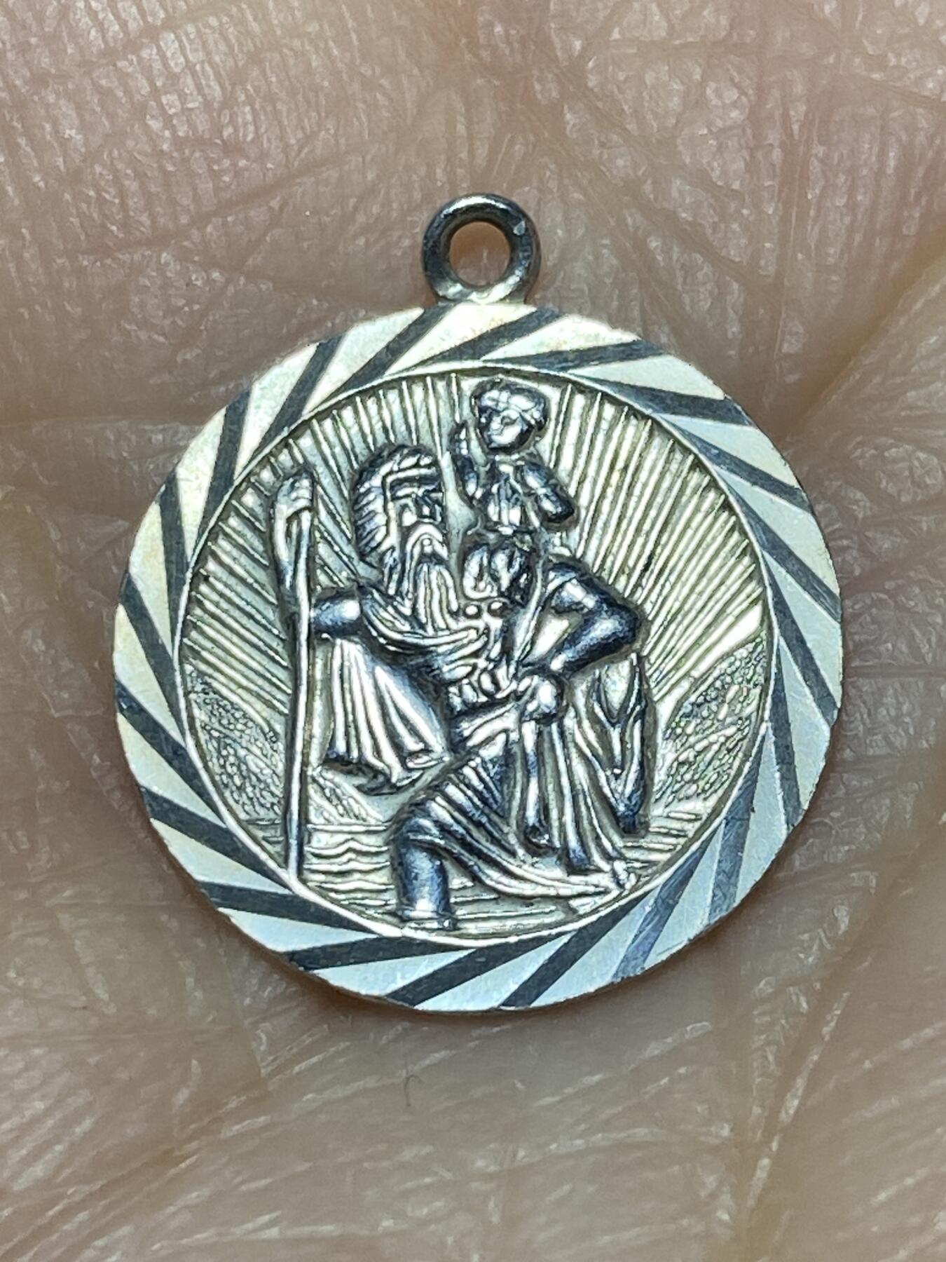 2025年第一百二十七场(总第一百五十三场）外国好品章牌、散币(免佣金) 纯银材质–圣克里斯托弗圣牌，重1.22克
