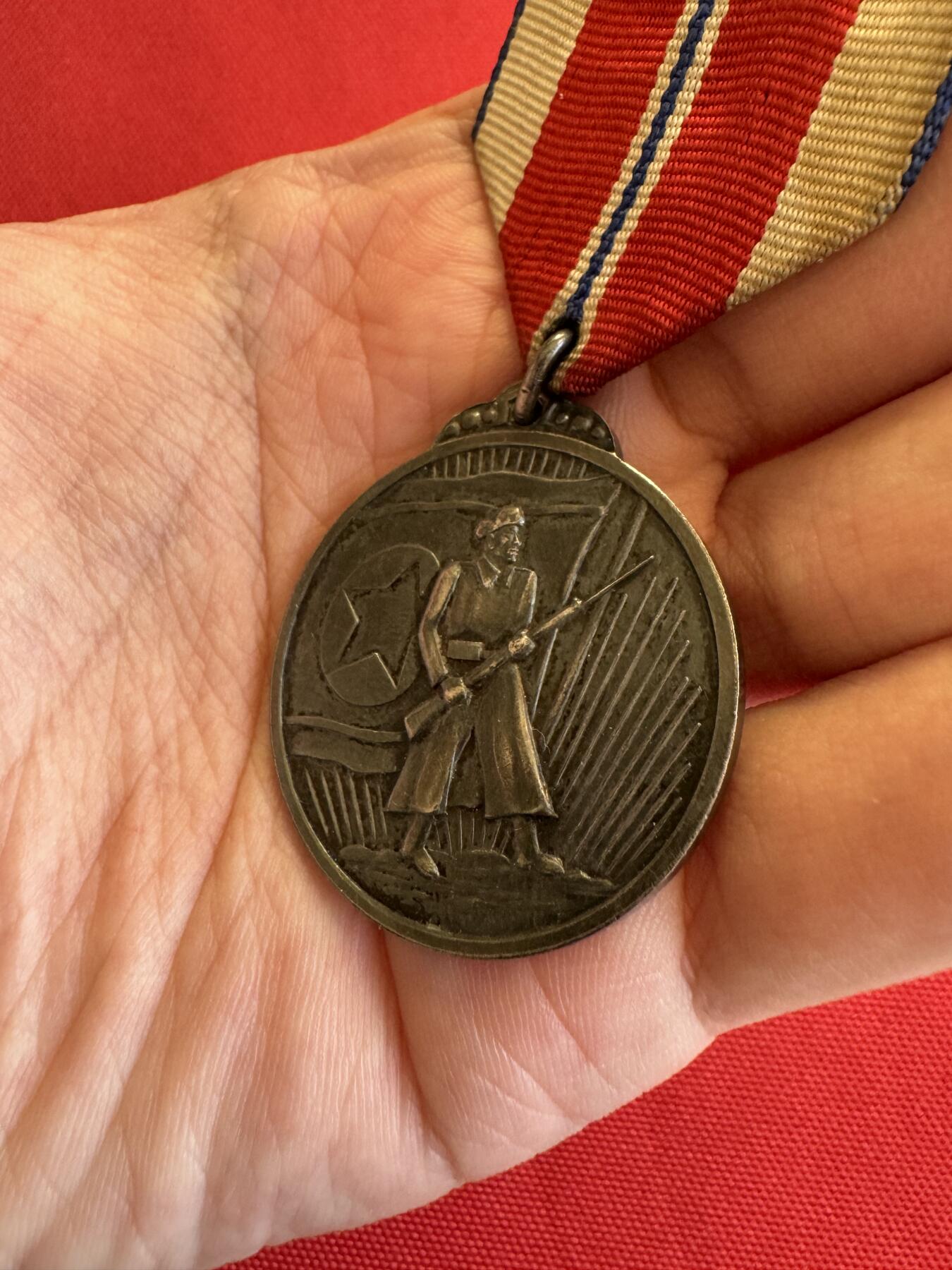 五哥徽章群   11号周二晚上八点4群联拍 银章