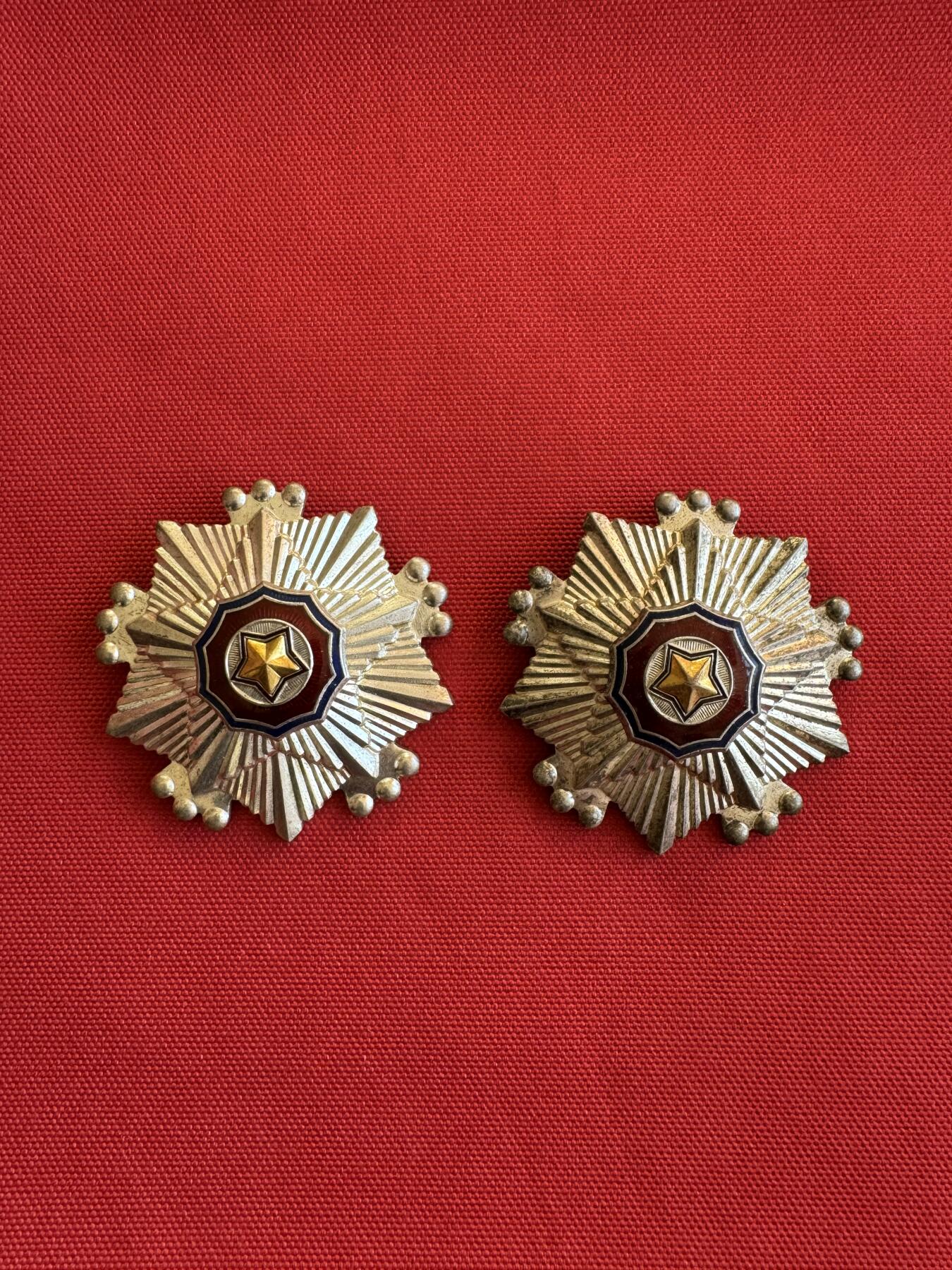 五哥徽章群   11号周二晚上八点4群联拍 朝鲜三级国旗