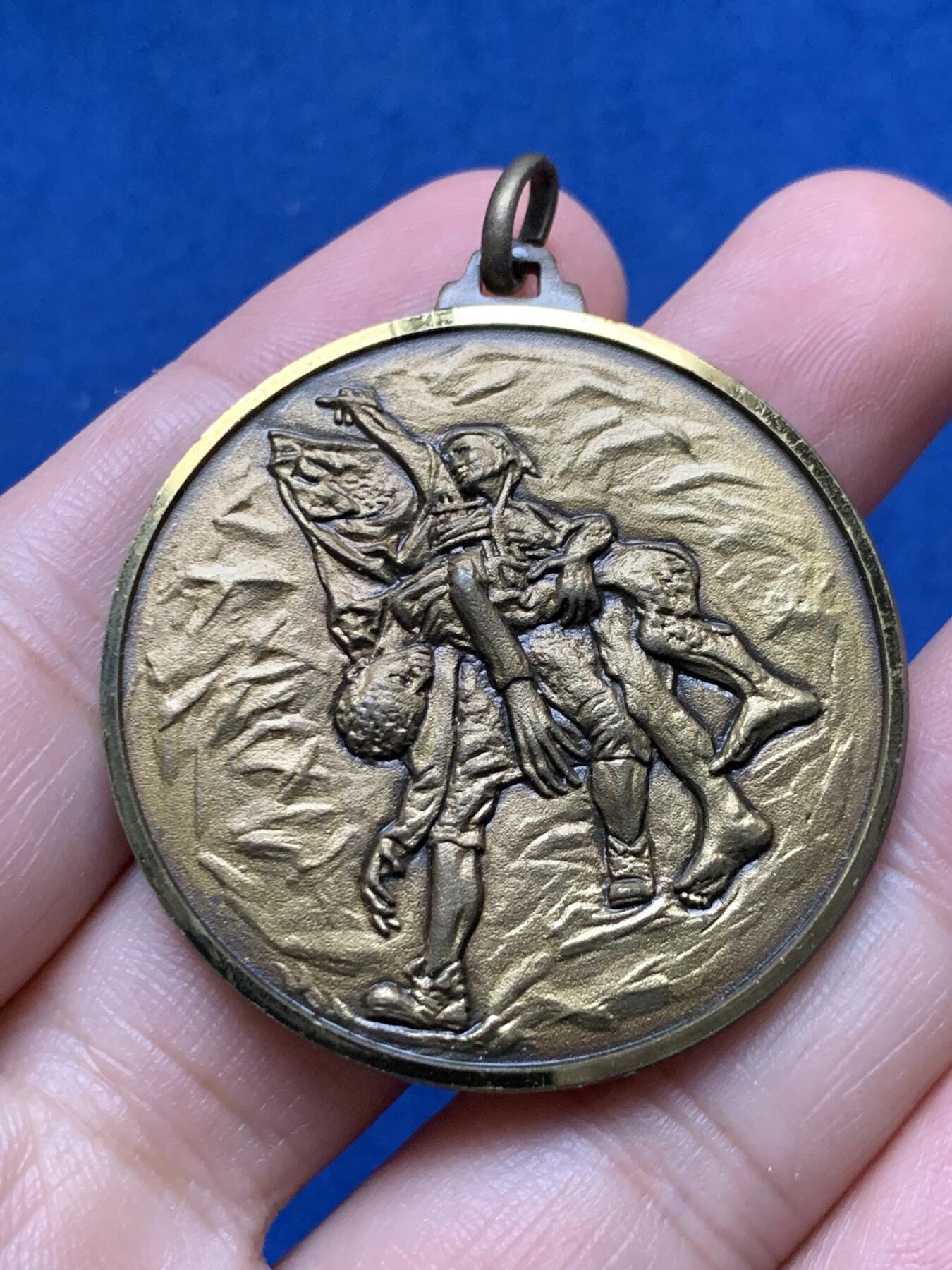 《竞宝斋》第437场 周日，周一2场连拍 （全场包邮） 意大利抵抗运动志愿者协会--第15届抵抗运动行军纪念章 27.1克 42.2mm