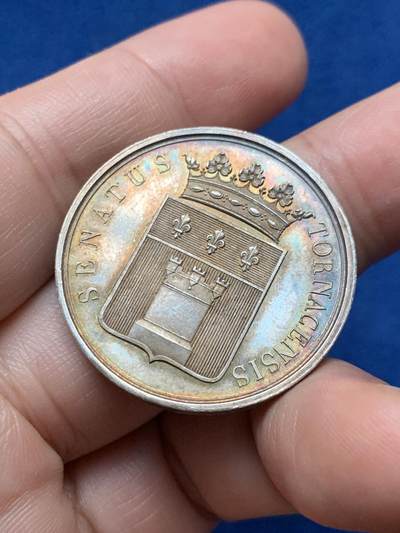 《竞宝斋》第437场 周日，周一2场连拍 （全场包邮） 比利时图尔奈市议会纪念银章 12.65克 32mm