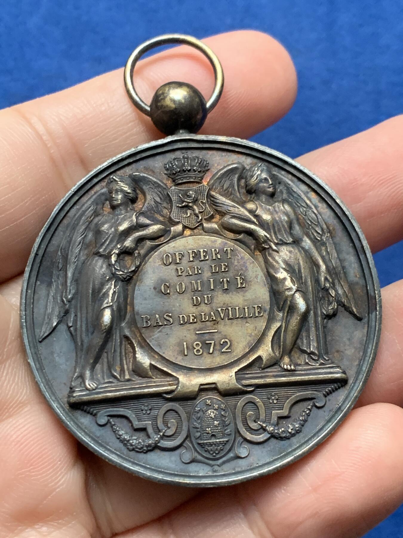 《竞宝斋》第437场 周日，周一2场连拍 （全场包邮） 1872年比利时布鲁塞尔七月节银质奖章 带环重约32.2克 47.5mm