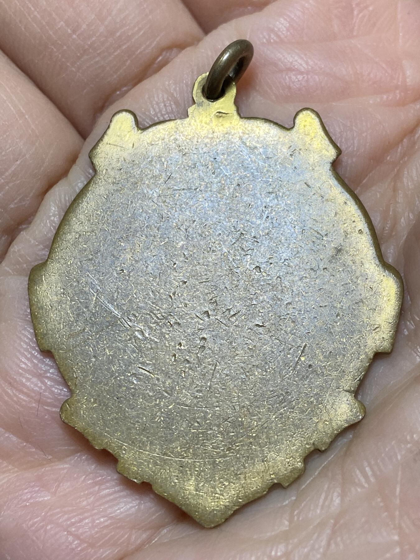 2025年第一百二十七场(总第一百五十三场）外国好品章牌、散币(免佣金) 英国🇬🇧地方足球赛事奖牌，重14.78克