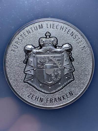 《竞宝斋》第437场 周日，周一2场连拍 （全场包邮） NGC MS70 列支敦士登2024年瑞士法郎诞生100周年 莱茵河谷 2盎司银币 首期蓝标 加大盒封装