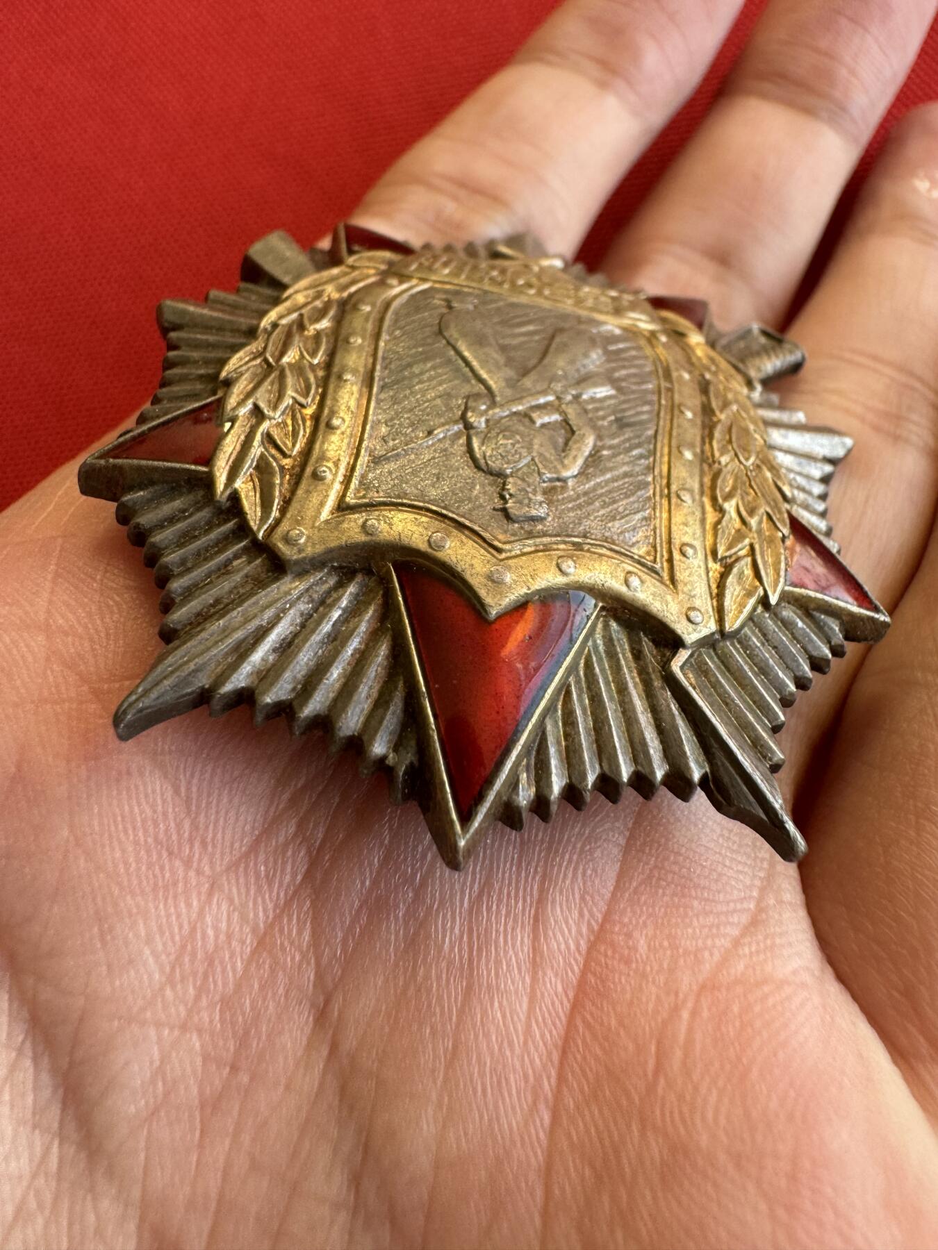 五哥徽章群   11号周二晚上八点4群联拍 银章