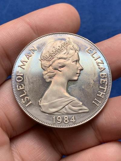 《竞宝斋》第437场 周日，周一2场连拍 （全场包邮） 英属马恩岛1984年洛杉矶夏季奥运会纪念1克朗 全新 38.5mm