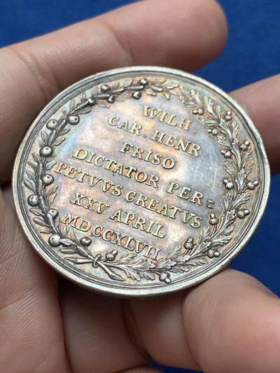 《竞宝斋》第437场 周日，周一2场连拍 （全场包邮） 荷兰拿骚-奥兰治家族纪念威廉四世于1747年就任尼德兰联合省执政官银章 稀有 30.05克 43.8mm