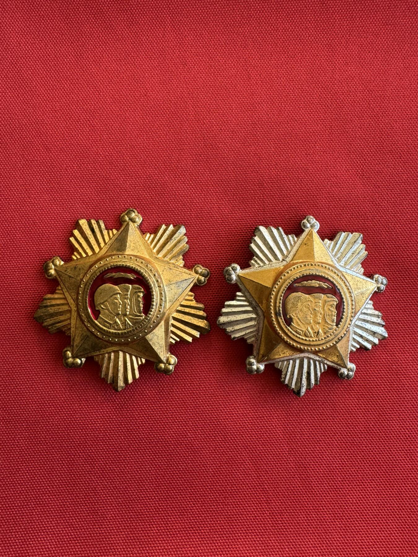 五哥徽章群   11号周二晚上八点4群联拍 朝鲜一级、二级军事服务荣誉勋章