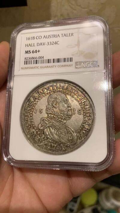 《竞宝斋》第437场 周日，周一2场连拍 （全场包邮） 唯一冠军分 NGC MS64+ 神圣罗马帝国 奥地利 1618年 马克西米利安三世伯爵 泰勒大银币 深打包浆币 400年岁月的沉淀 极好