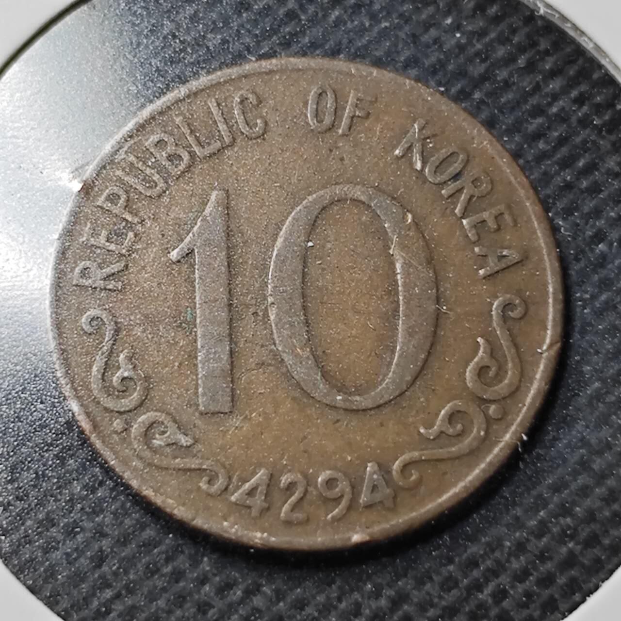 KK钱币收藏小铺  第368场  2月预留时间 周末发货  4294韩国10韩元铜币 早期年份