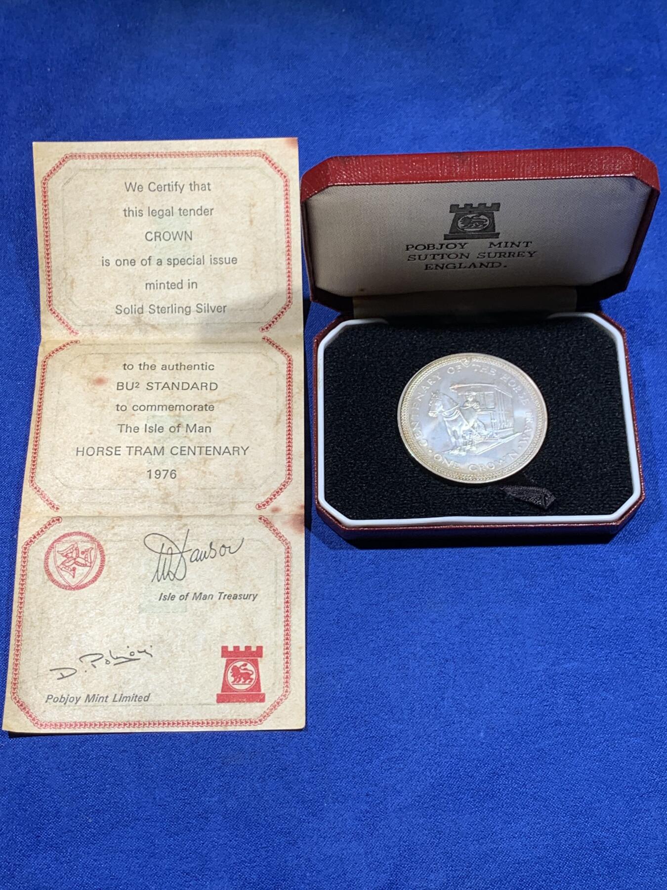 《竞宝斋》第437场 周日，周一2场连拍 （全场包邮） 马恩岛1976年骑马电车1克朗银币 带盒 细节见图