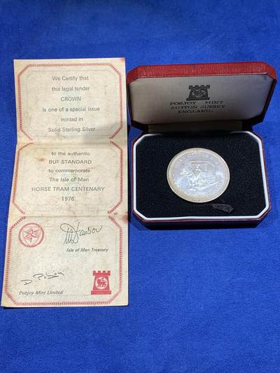 《竞宝斋》第437场 周日，周一2场连拍 （全场包邮） 马恩岛1976年骑马电车1克朗银币 带盒 细节见图