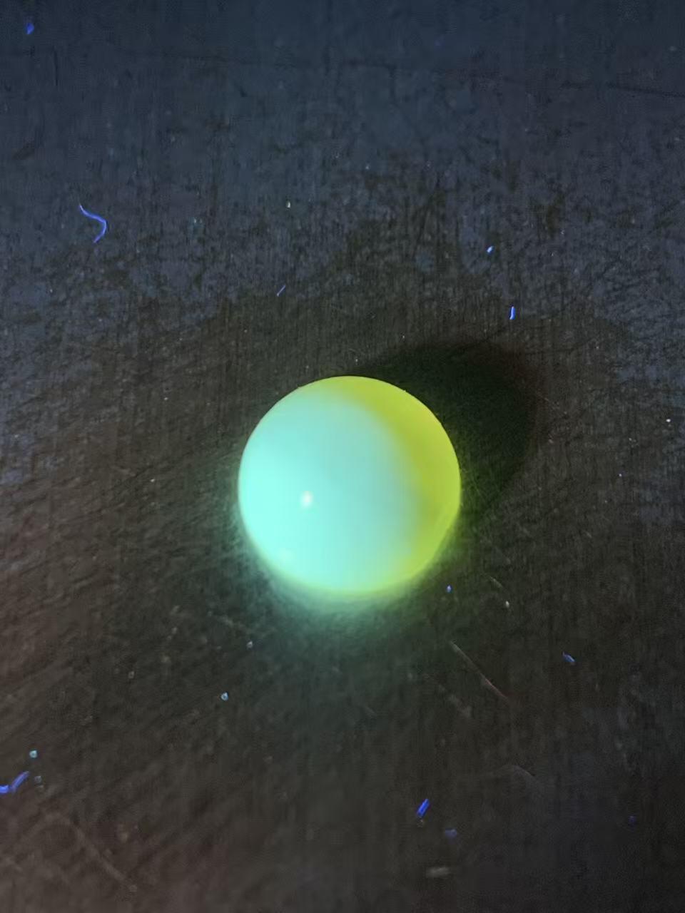 乌克兰蜜蜡随形蛋面一个，