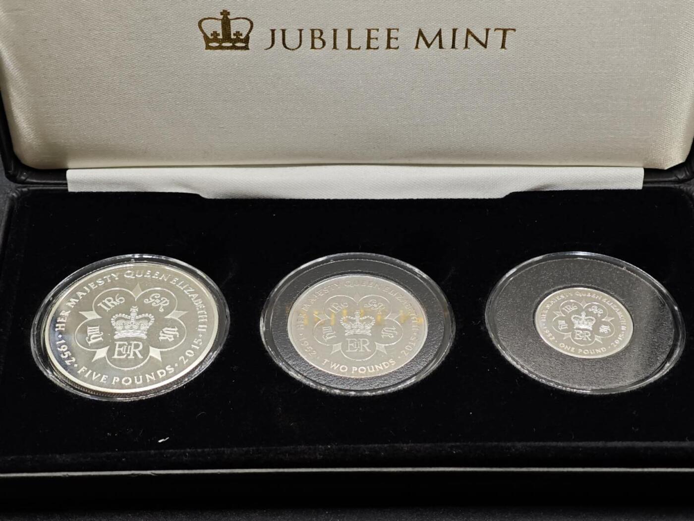 【淘币小摊】实时拍第七百九十五拍   银币套币场   满百包邮可预留二周 每周一统一发货   （罕见）特里斯坦-达库尼亚群岛（英属）2015年1/2/5英镑精制套币 伊丽莎白二世（统治期最长的君主） 总共52.78克925银 发行量499套 盒证全