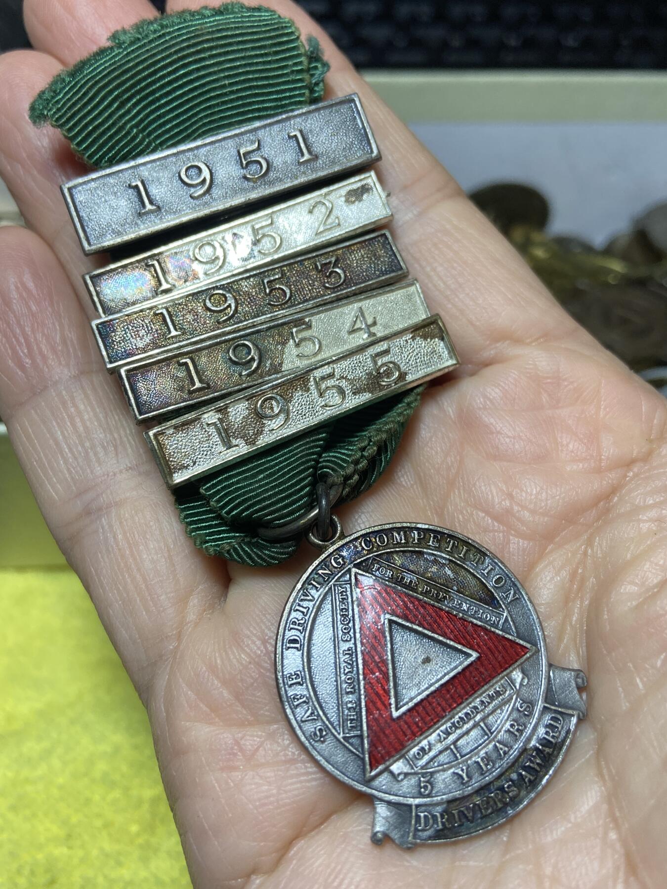 2025年第一百二十七场(总第一百五十三场）外国好品章牌、散币(免佣金) 英国🇬🇧皇家事故预防协会1951–1955年5年安全驾驶奖章，重25.97克