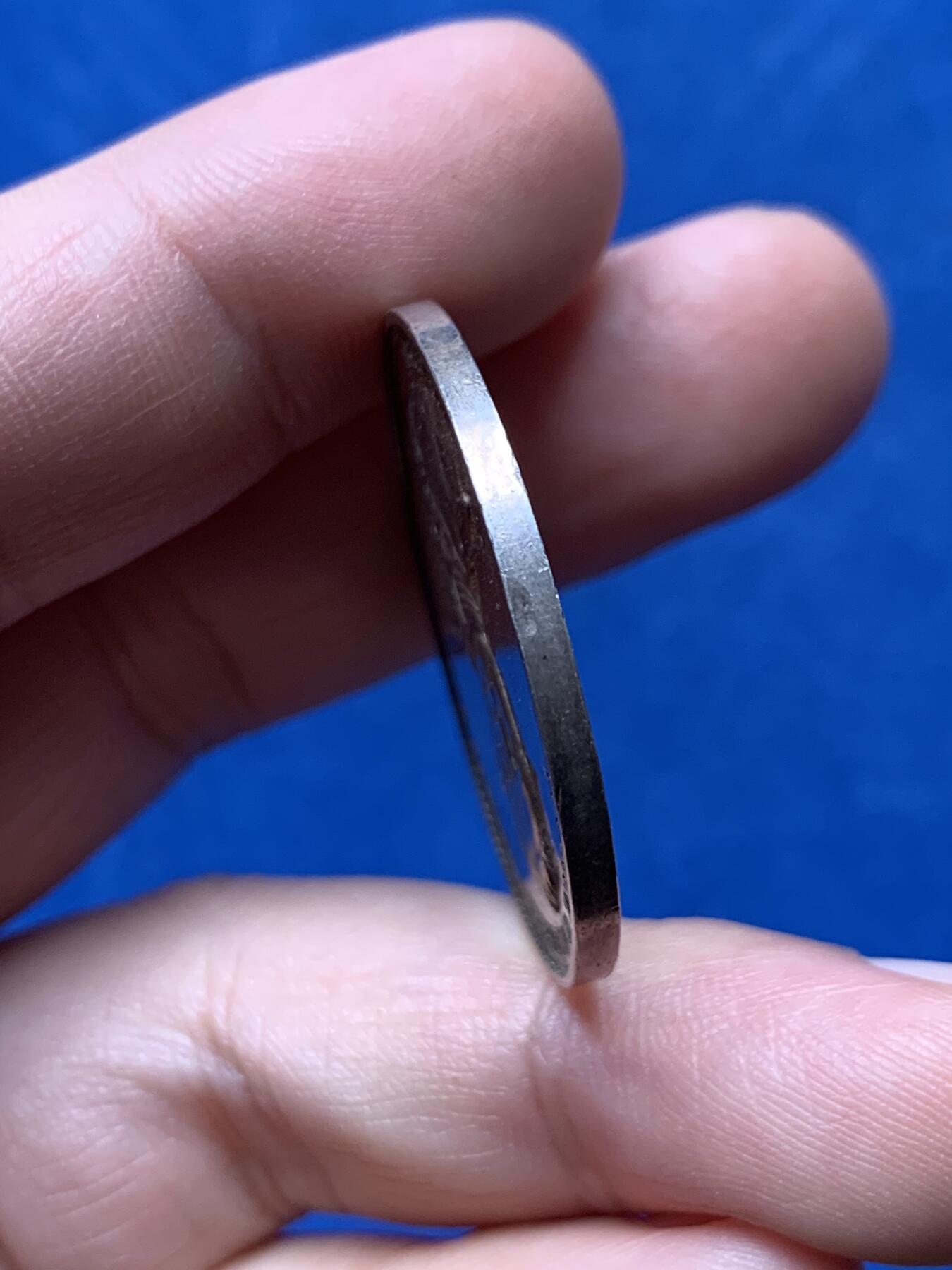 《竞宝斋》第437场 周日，周一2场连拍 （全场包邮） 1900年德国威廉皇储成年礼纪念银章，弗里德里希·威廉·维克多·奥古斯特·恩斯特，德皇威廉二世之子，德意志帝国和普鲁士王国的末代皇储、霍亨索伦家族首领。重约：14.5克，33.1mm。发行量稀少，人物图案、铭文雕刻精细。