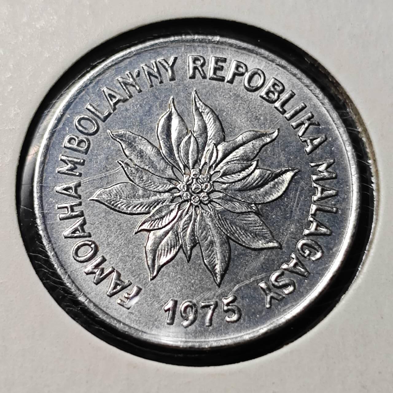 KK钱币收藏小铺  第368场  2月预留时间 周末发货  1972马达加斯加2法郎