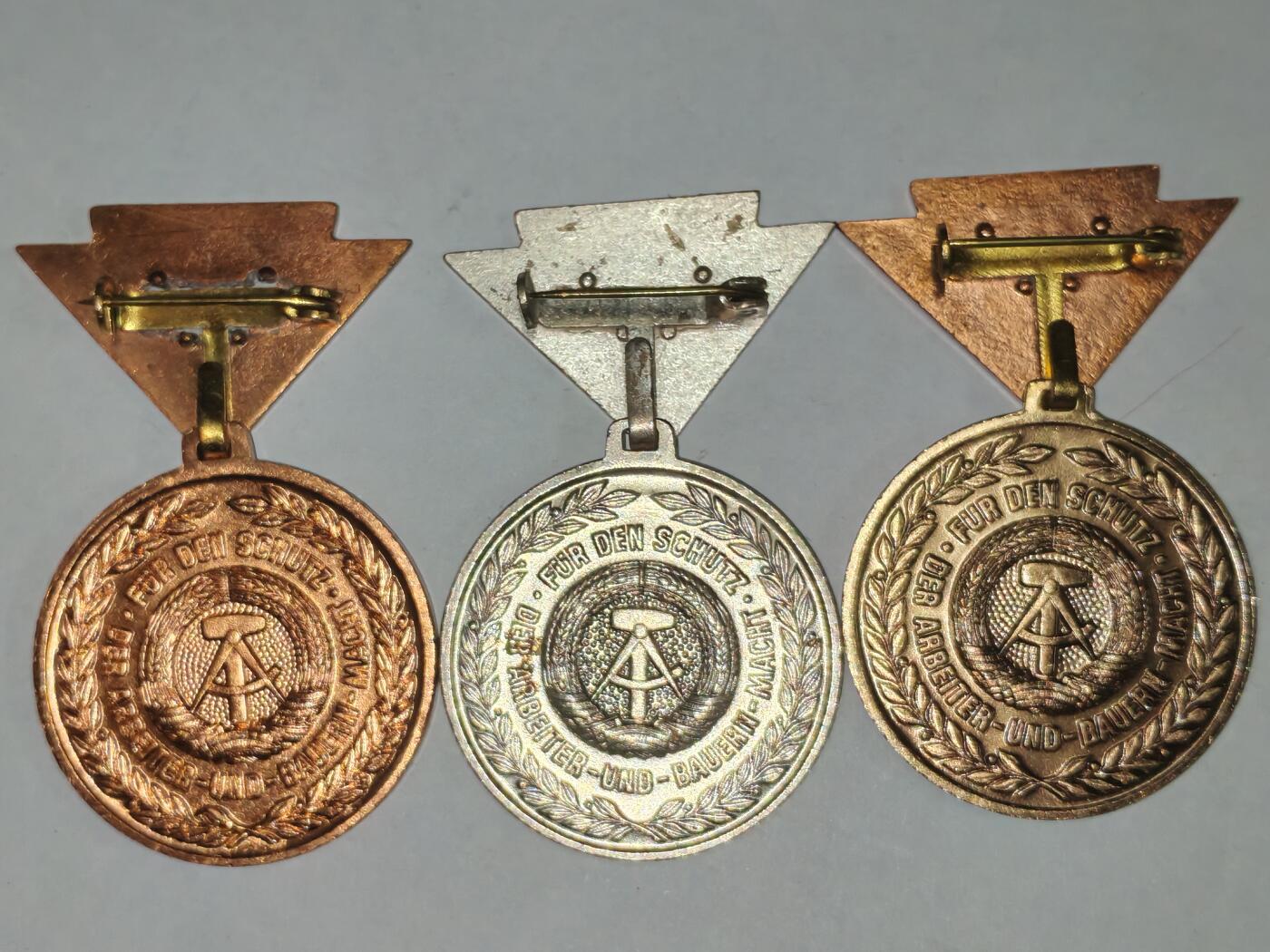 韵星假日精品2025秋季军品类拍卖会-- Rimey Holidays Boutique 2025 Autumn Militaria Sale 民主德国人民军预备役军官服务金银铜一套