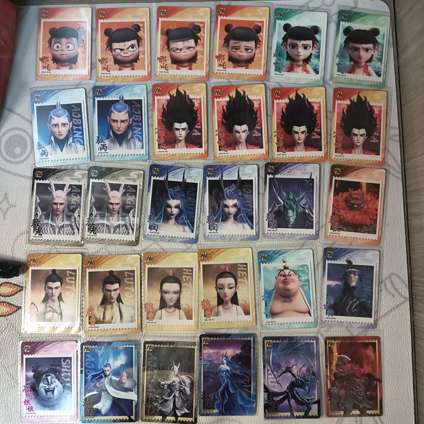 花开卡拍第47期（11月16号周日截拍，品控勿拍!!!拍品不寄存，运费5元，自制卡难免瑕疵，可能存在轻微撞角爆边等出厂瑕疵，品控介意勿拍！） 卡游 哪吒hr卡一套，不缺卡