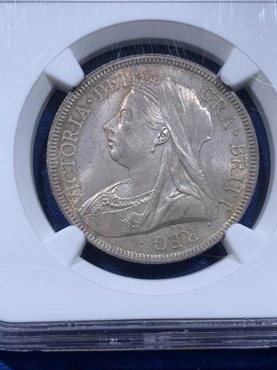 《竞宝斋》第437场 周日，周一2场连拍 （全场包邮） NGC MS65 英国 1893年 维多利亚披纱半克朗银币 香槟色包浆 细节非常不错