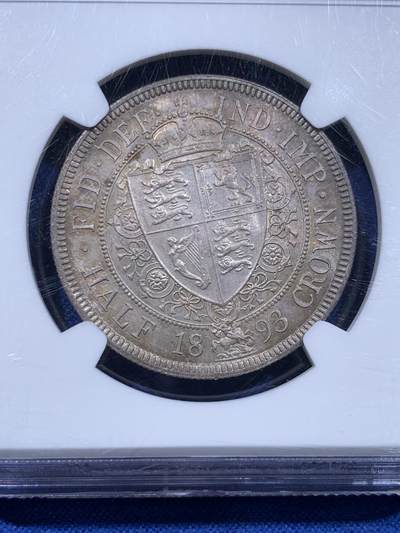 《竞宝斋》第437场 周日，周一2场连拍 （全场包邮） NGC MS65 英国 1893年 维多利亚披纱半克朗银币 香槟色包浆 细节非常不错
