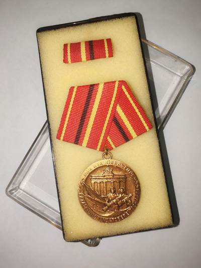 韵星假日精品2025秋季军品类拍卖会-- Rimey Holidays Boutique 2025 Autumn Militaria Sale - 民主德国工人阶级战斗队金级功绩奖章