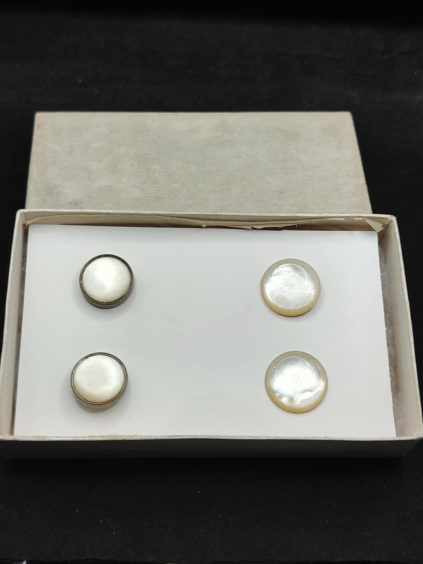 0元起拍勋章 第309期 咸鱼国勋章拍卖专场 11月12日（周三）下午6：00开始 欧美一战时期古董贝母袖扣一套两对带盒