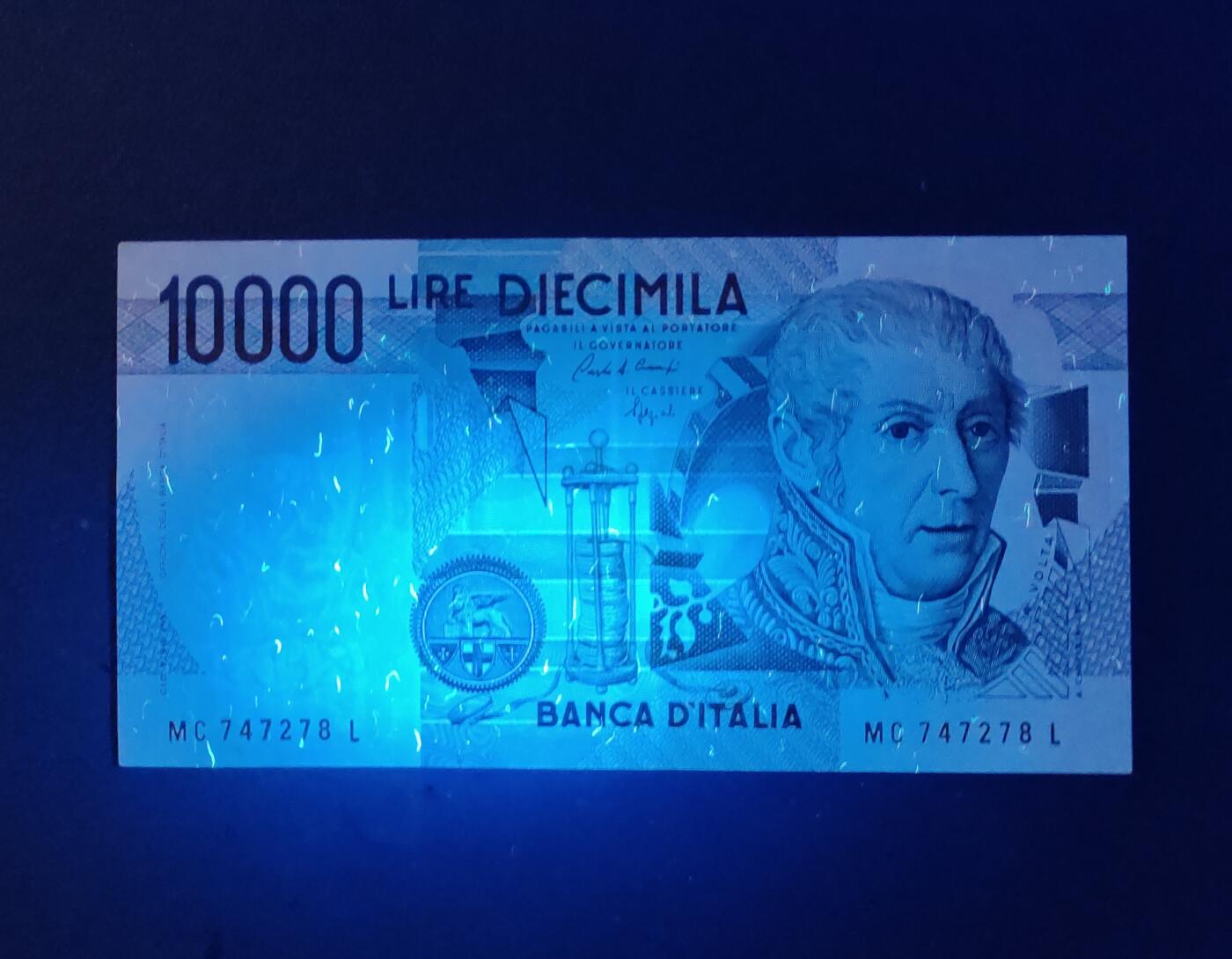 中外各国钞、纪念钞、券专场（第三十三场） 意大利1984年版10000里拉纸币（政治家：尼科洛·马基雅维利）有软折，介意勿拍