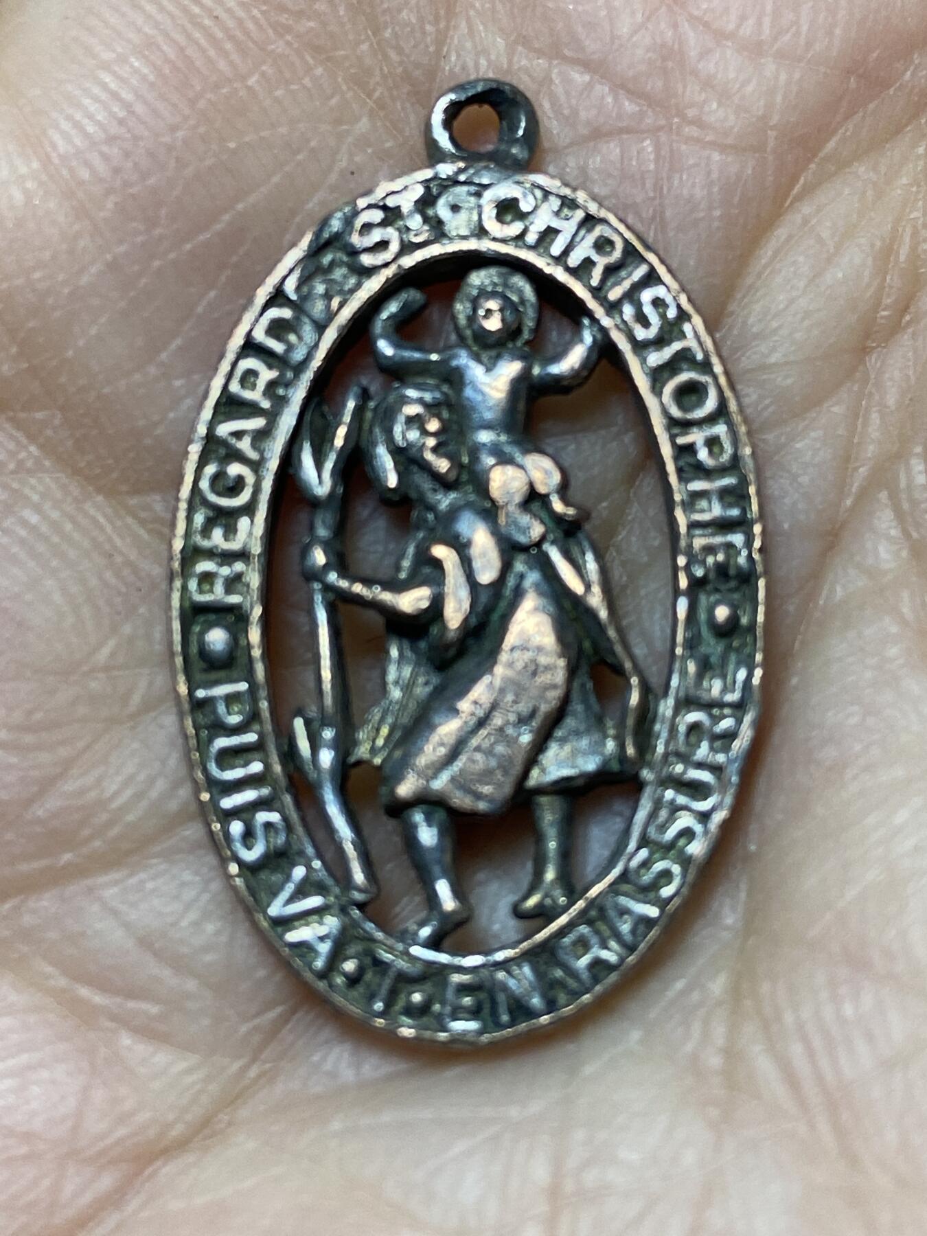 2025年第一百二十七场(总第一百五十三场）外国好品章牌、散币(免佣金) 圣克里斯托弗宗教圣牌，重4.86克