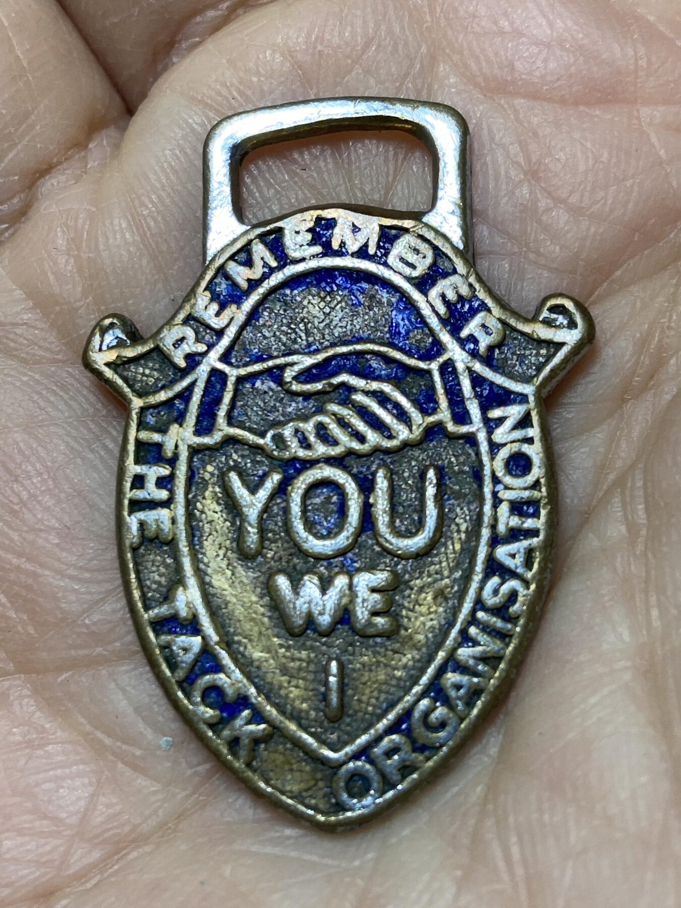 2025年第一百二十七场(总第一百五十三场）外国好品章牌、散币(免佣金) 英国🇬🇧互助社团组织会员章牌，重8.63克