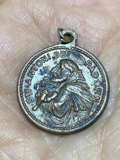 2025年第一百二十七场(总第一百五十三场）外国好品章牌、散币(免佣金) - 帕多瓦的圣安东尼宗教圣牌，重3.29克