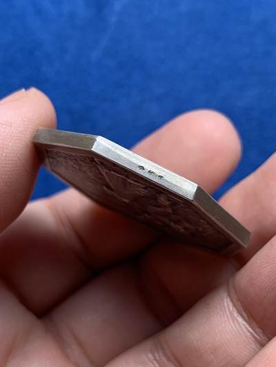 《竞宝斋》第437场 周日，周一2场连拍 （全场包邮） 法国花神八角银质代币，36MM，22.7克，野猪头菱形私厂标，铭文：储蓄银行舞者，储蓄带来财富