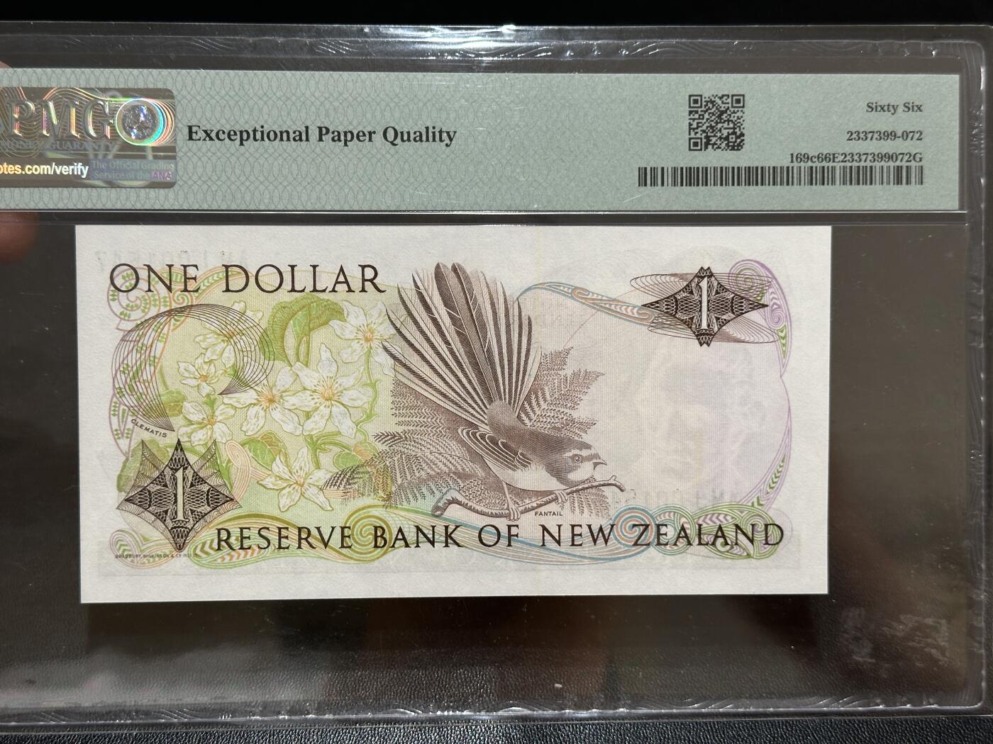 《外钞收藏家》第五百八十四期（优质场）（本平台长期征集拍品、欢迎藏友们联系合作） 1981-92年新西兰1元 PMG66 千位号 BWC版