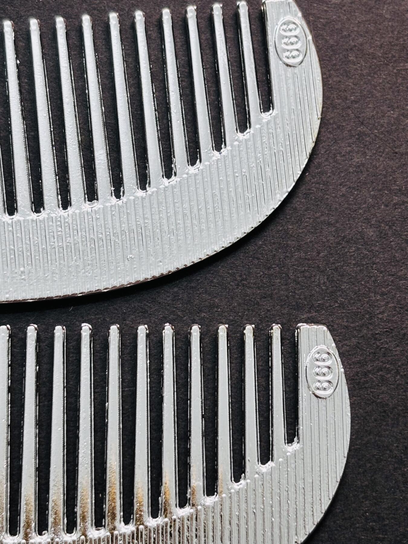 文馨钱币收藏第 280 场， 长期接收代拍品 花开富贵梳子一对，送拍人说当时按银梳子价格买的，重 61.9 克，是不是纯银，含多少银我不知道，看着出价