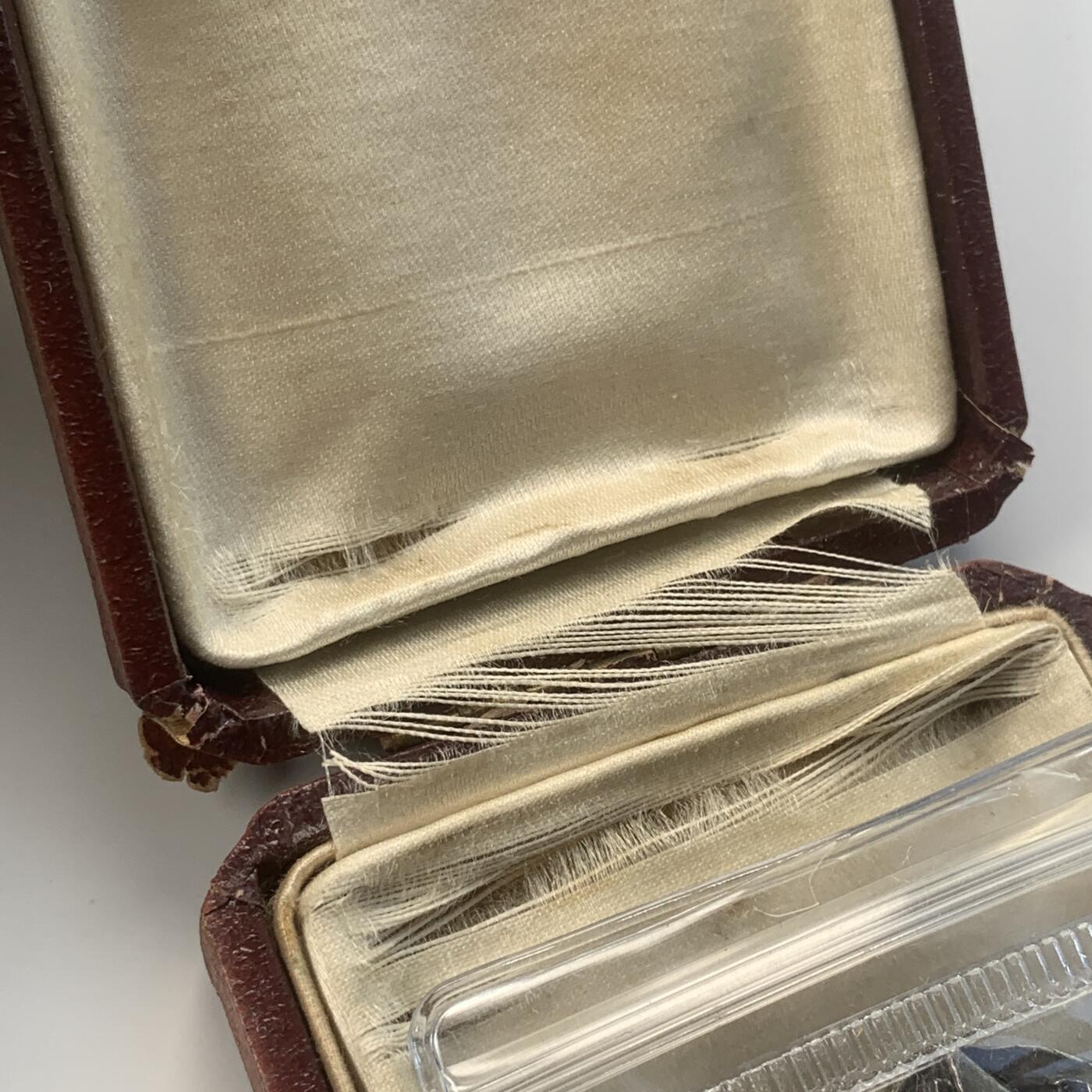 掌中浮雕-藏着的欧洲第041场 1968年梵蒂冈保罗六世增加联合国教士银章 ，约 36 X 45mm，47.22g