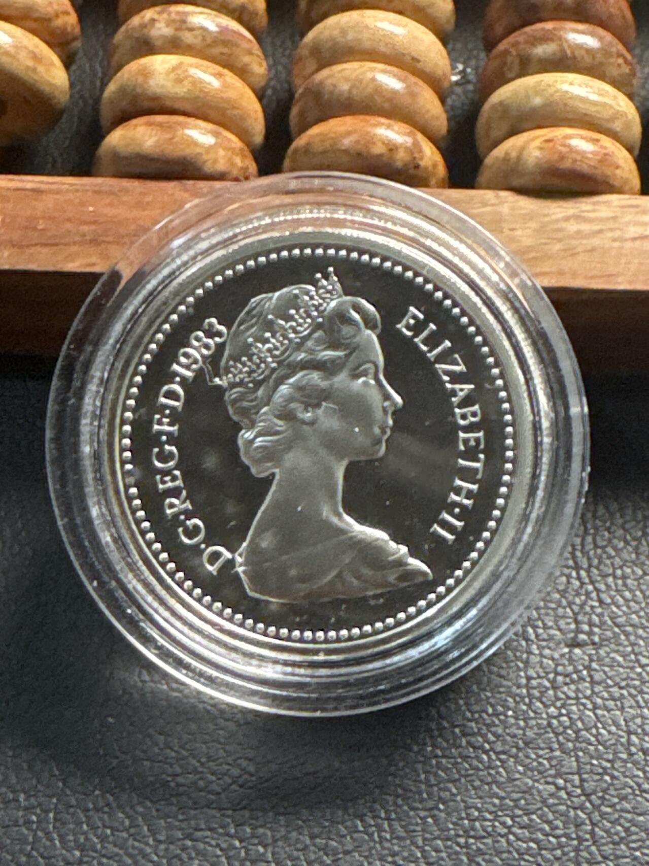 ❤️【币观天下】❤️ 第330期钱币拍卖- 2025.11.14周五晚上6点半场-长期征集拍品 英国1983年 1英镑硬币首年份 9.5克精制银币 有证书