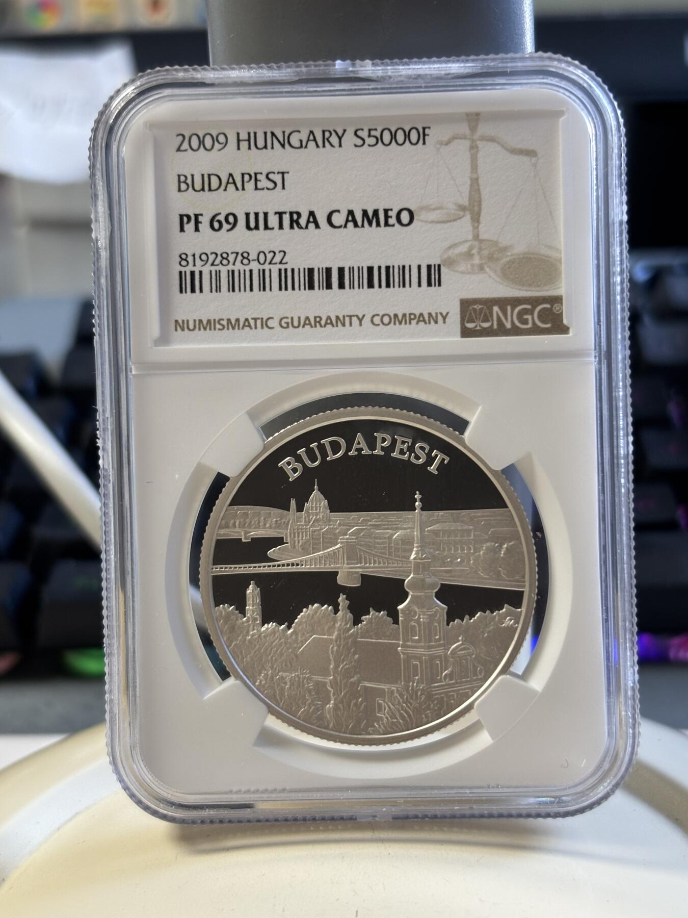 第181期拍卖 获奖匈牙利2009年世界遗产地布达佩斯精制纪念银币NGC-PF69,925银，31.46克，发行6000枚，获得克劳斯2011年度人民选择奖大奖