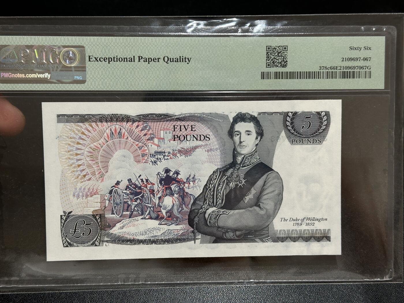 《外钞收藏家》第五百八十四期（优质场）（本平台长期征集拍品、欢迎藏友们联系合作） 1980-87年英国D序列5镑 PMG66