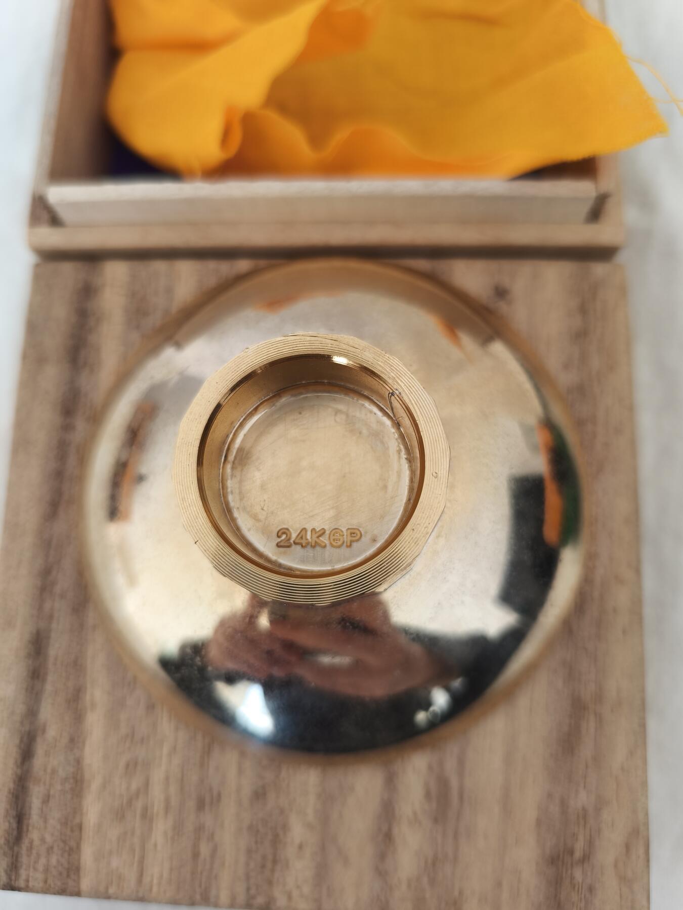 海外回流精品拍卖11.16 原盒全新高浮雕生肖猪金盏一只