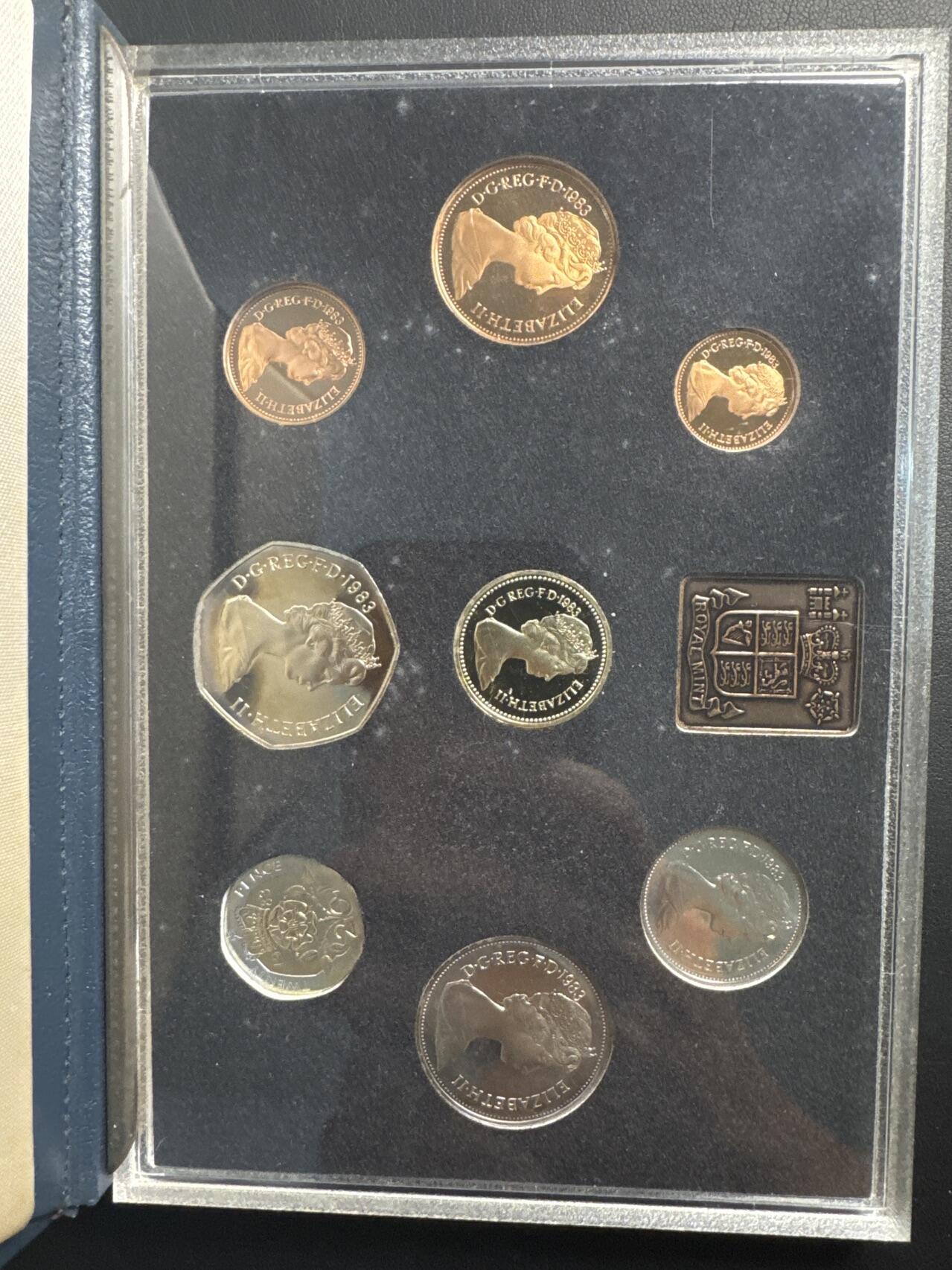 ❤️【币观天下】❤️ 第330期钱币拍卖- 2025.11.14周五晚上6点半场-长期征集拍品 英国1983年 精制套币 无证书