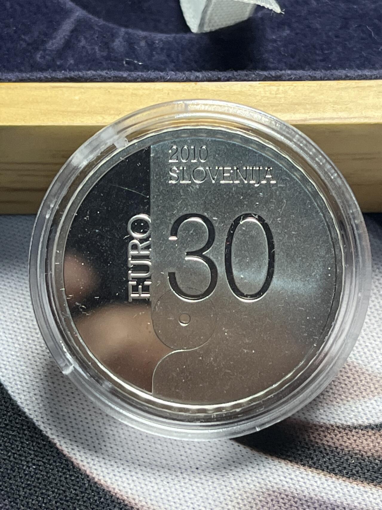 ❤️【币观天下】❤️ 第330期钱币拍卖- 2025.11.14周五晚上6点半场-长期征集拍品 斯洛文尼亚2010年世界文化遗产莱巴赫30欧元精制纪念银币