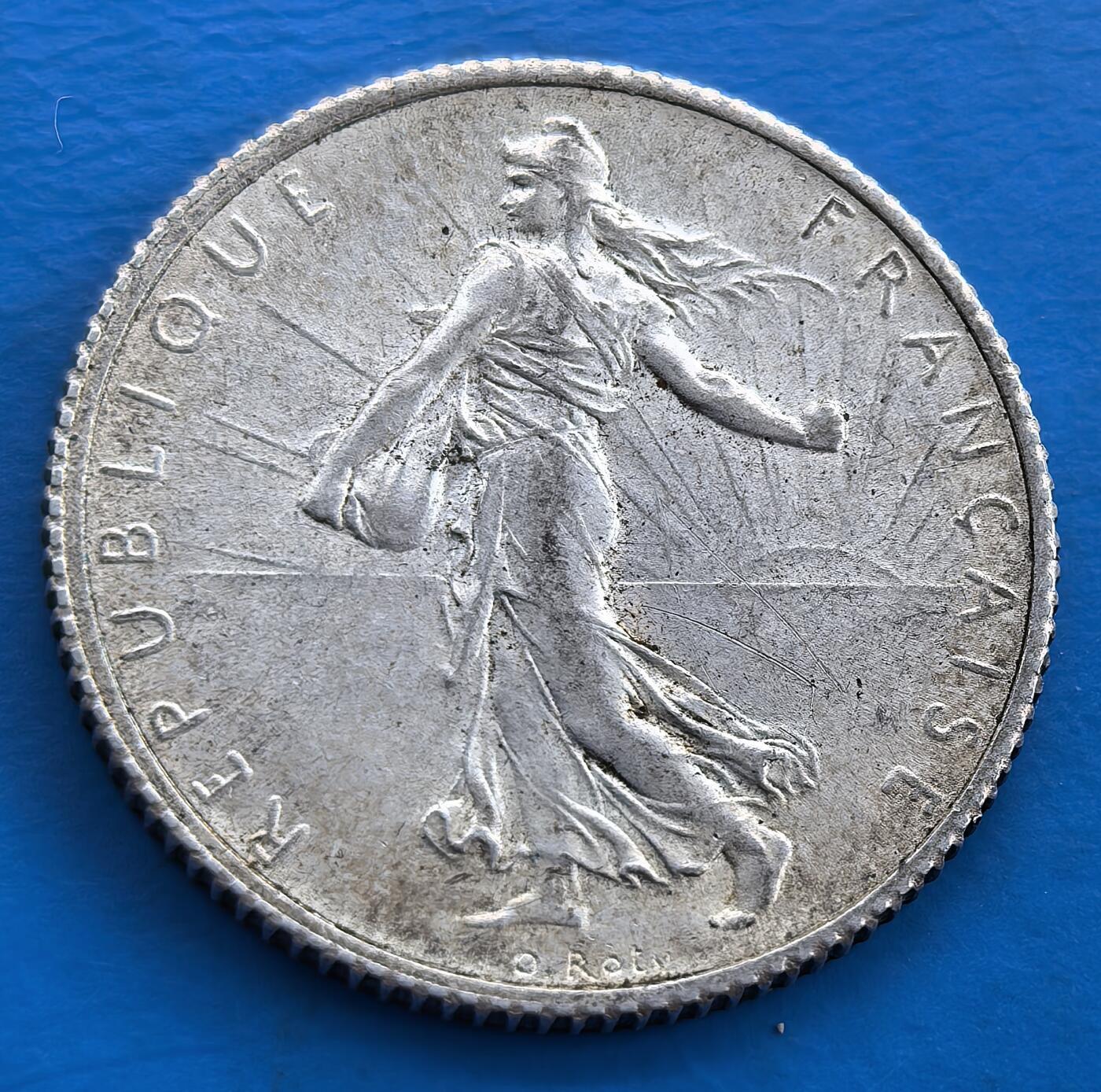 外国优质老铜币银币，周六九点倒数截拍，满百包邮，可寄存半年，喜欢朋友微信扫描二维码可直接参拍 美品法国1916年1法郎银币