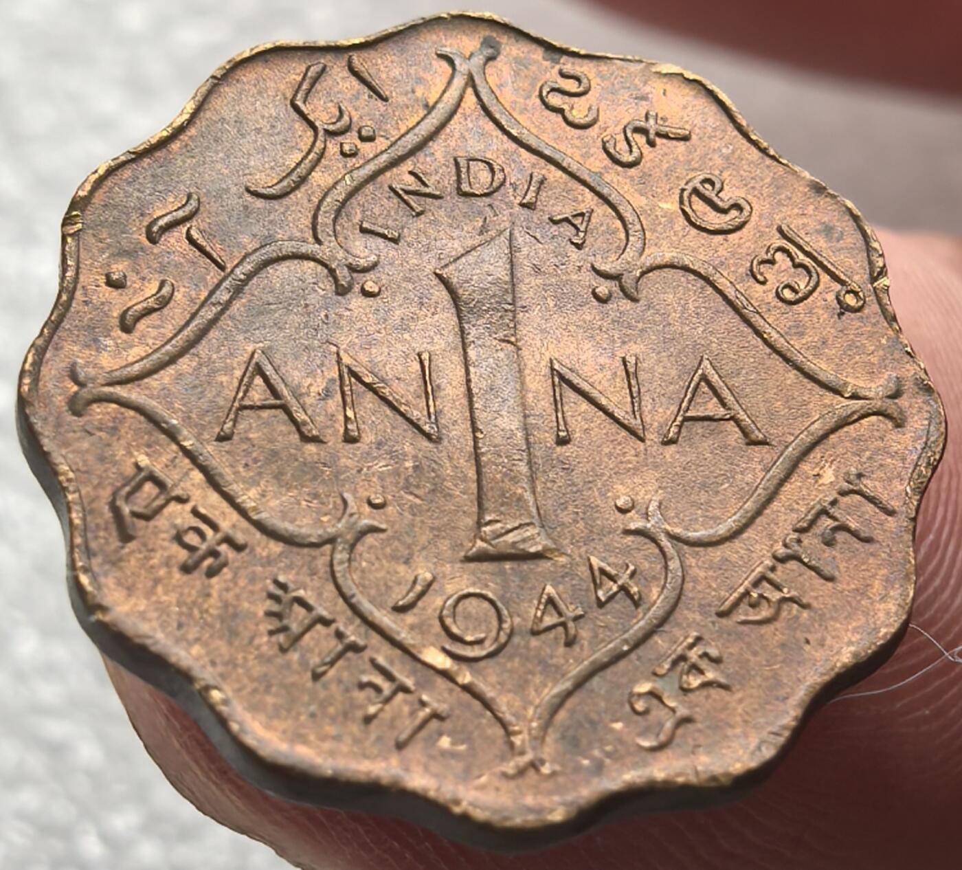 外国优质老铜币银币，周六九点倒数截拍，满百包邮，可寄存半年，喜欢朋友微信扫描二维码可直接参拍 印度1944年1安娜红铜