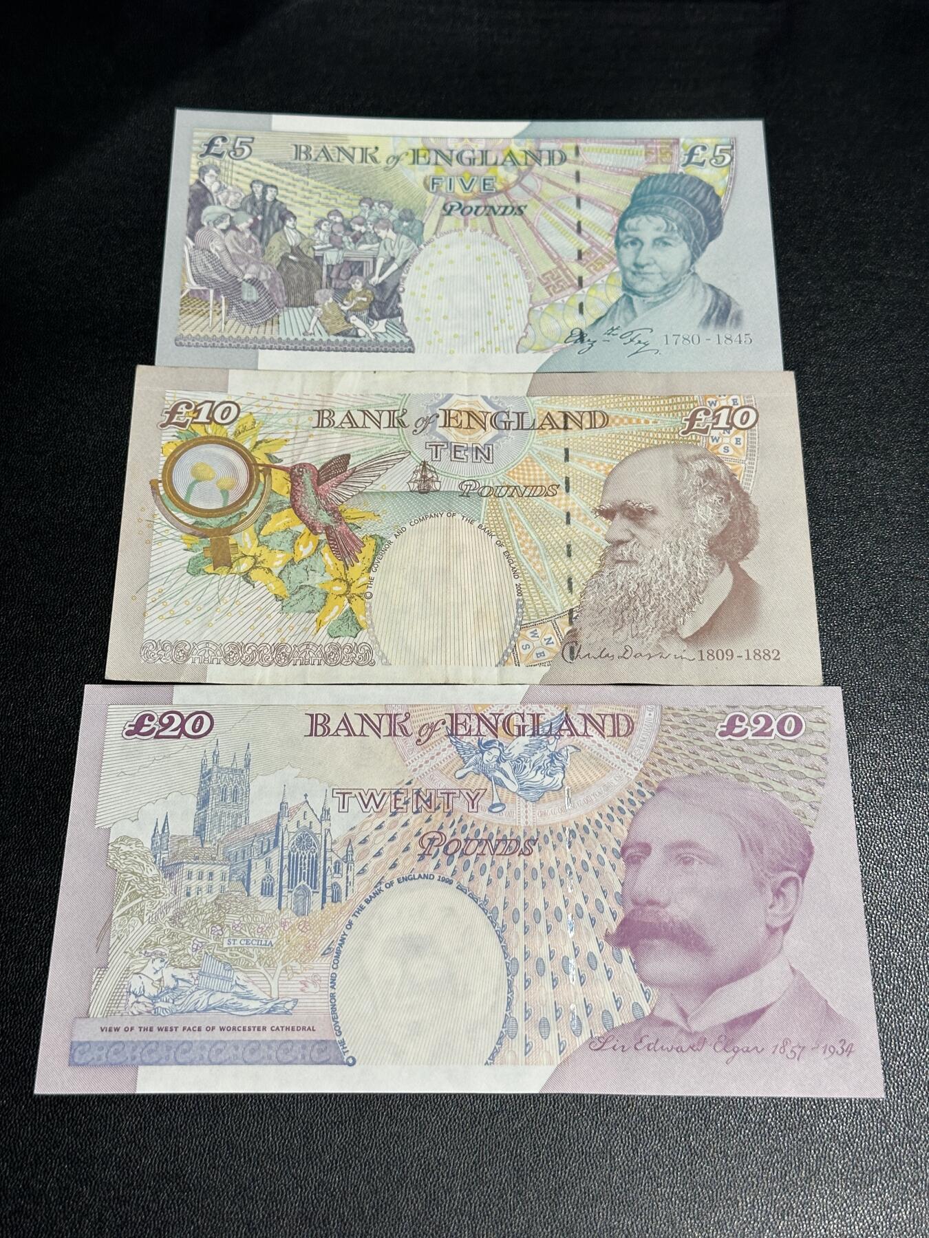 《外钞收藏家》第五百八十四期（优质场）（本平台长期征集拍品、欢迎藏友们联系合作） 英国E序列5镑全新+10镑非全新+20镑AU 三张一起