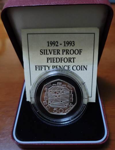 ❤️【币观天下】❤️ 第330期钱币拍卖- 2025.11.14周五晚上6点半场-长期征集拍品 - 英国1992年50便士加厚银币，欧盟轮值主席国，稀少品种，英国第一枚加厚五十便士