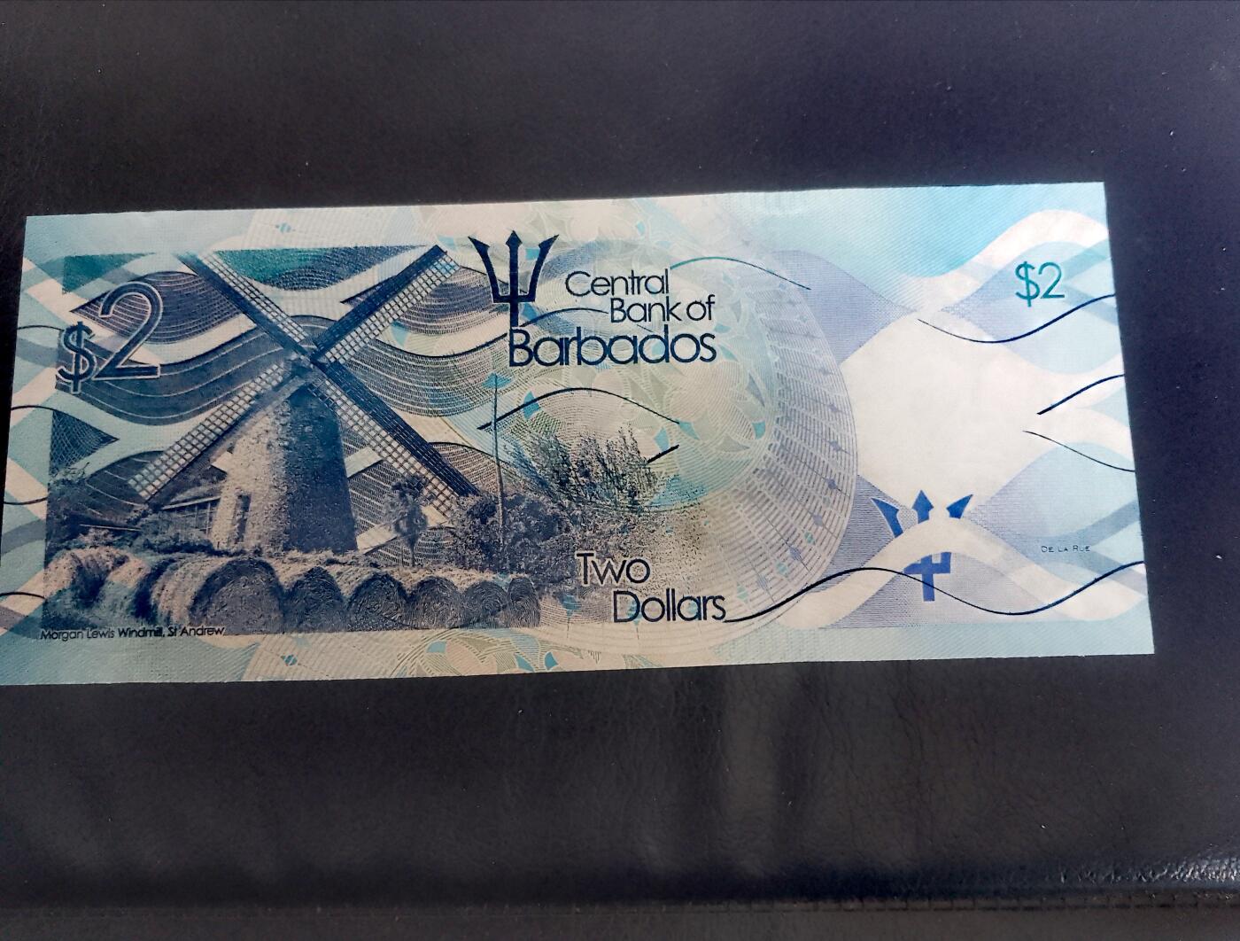全新巴巴多斯2013年2元靓品纸币