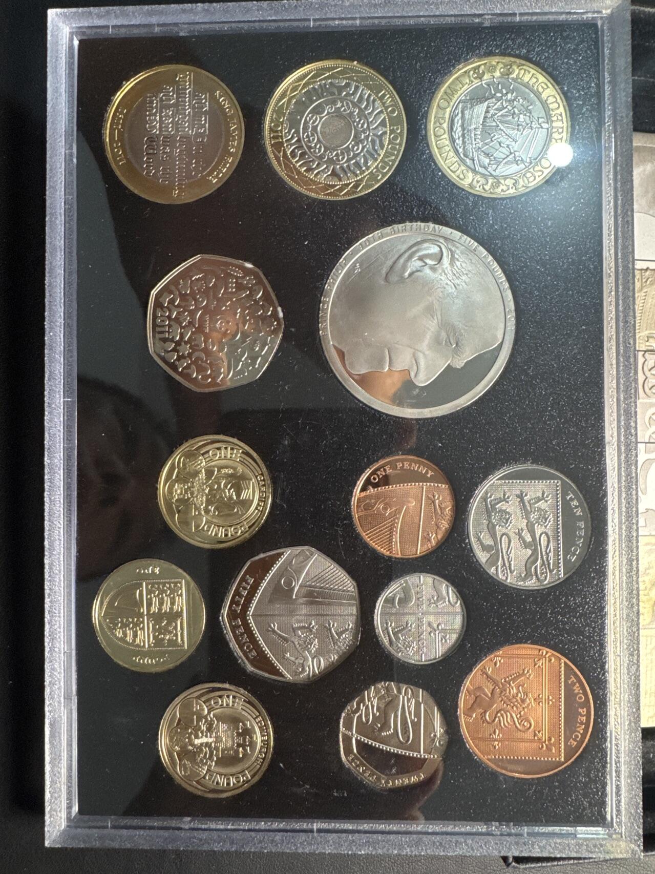 ❤️【币观天下】❤️ 第330期钱币拍卖- 2025.11.14周五晚上6点半场-长期征集拍品 英国2011年 年度精制套币 盒证全