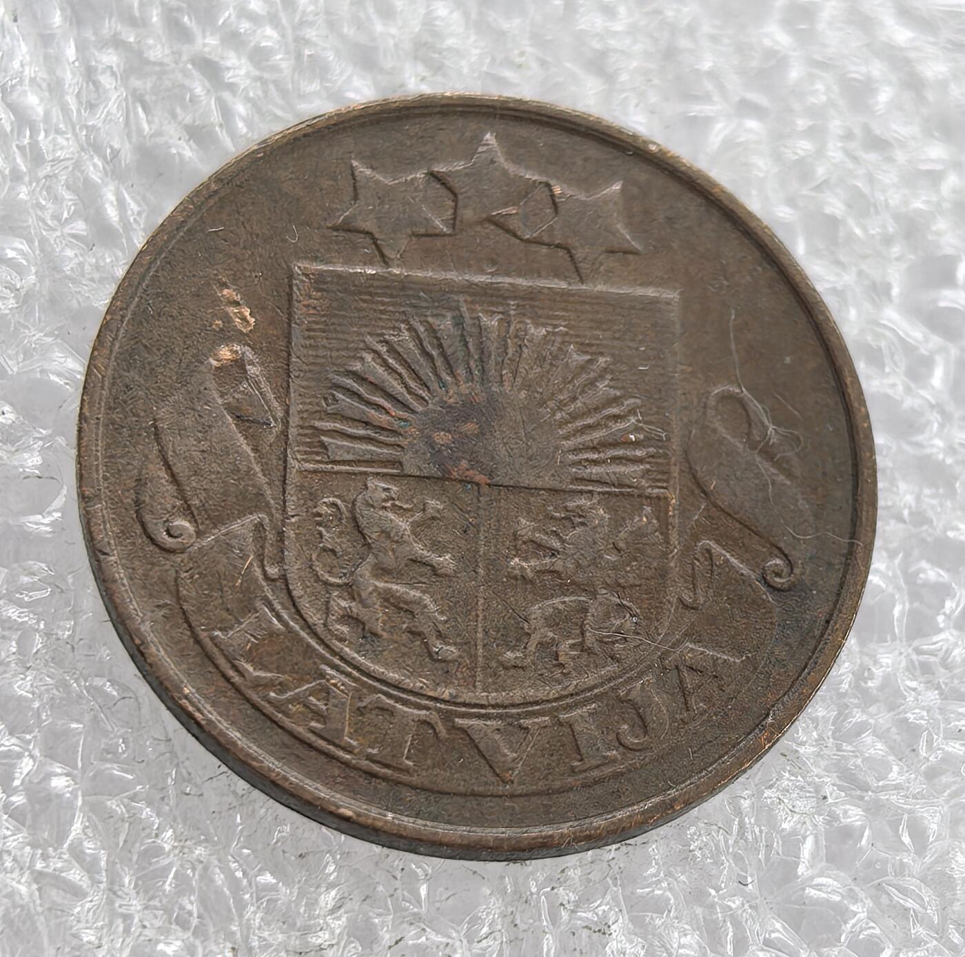 外国优质老铜币银币，周六九点倒数截拍，满百包邮，可寄存半年，喜欢朋友微信扫描二维码可直接参拍 拉脱维亚1922年1分